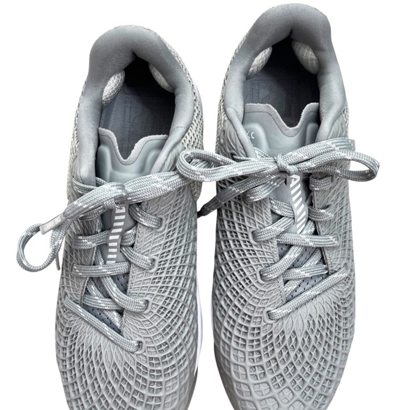 NWOT Under Armour Women’s Softball Cleats Gray Size 7.5 - Picture 3 of 14